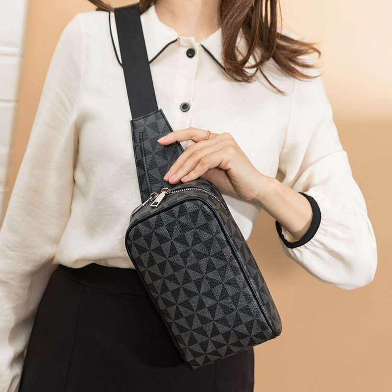 Luxury Fashion Chest Bags for  - Luxury Bags For Men recension och pris